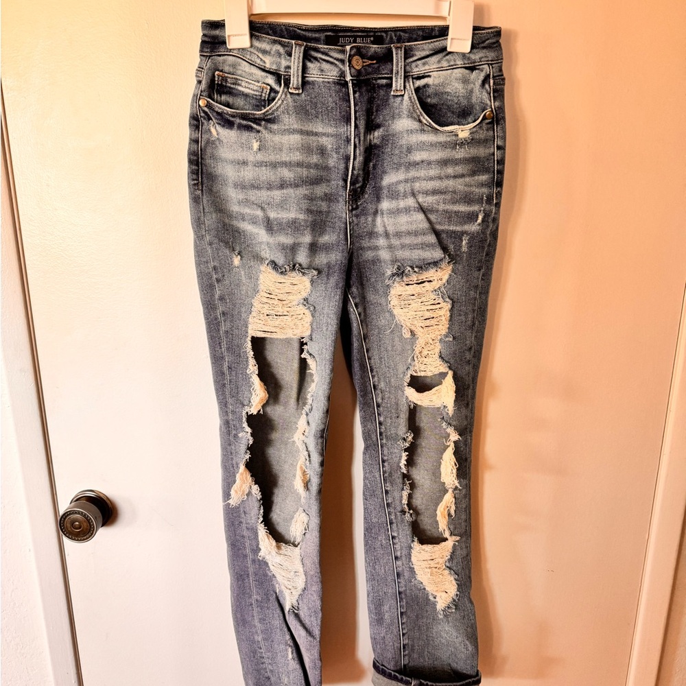 Judy Blue Distressed Jeans 💙